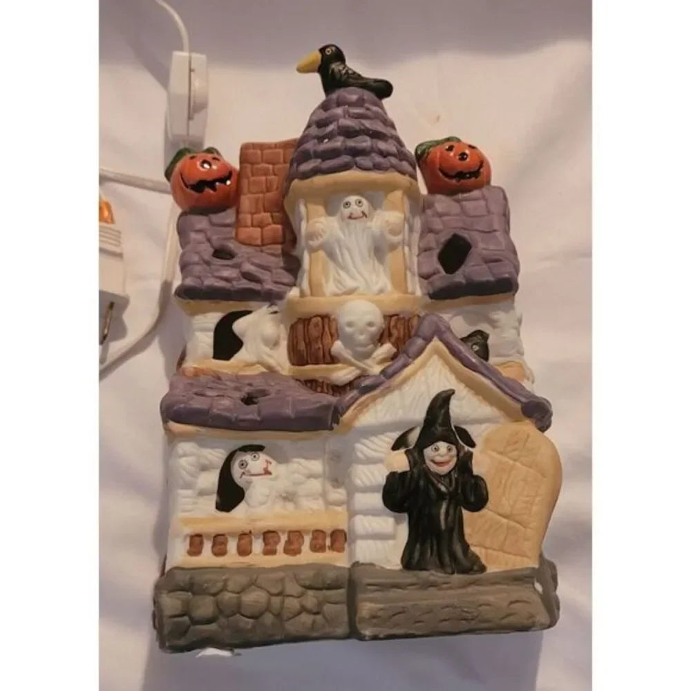 Haunted‎ House Light Up Village With Power Cord And Bulb